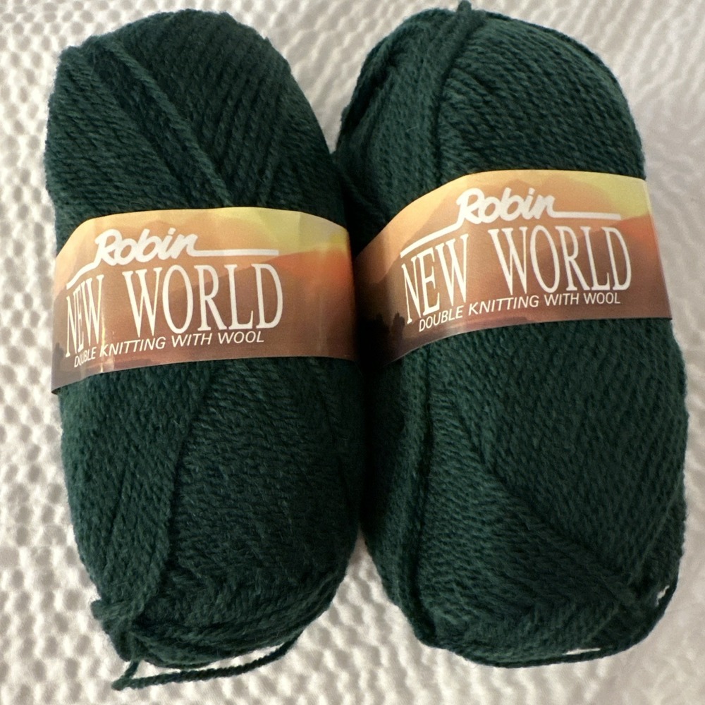 Robin‎ New World Yarn GREEN QTY: 2 Skeins 75% Acrylic 25% Wool NWT